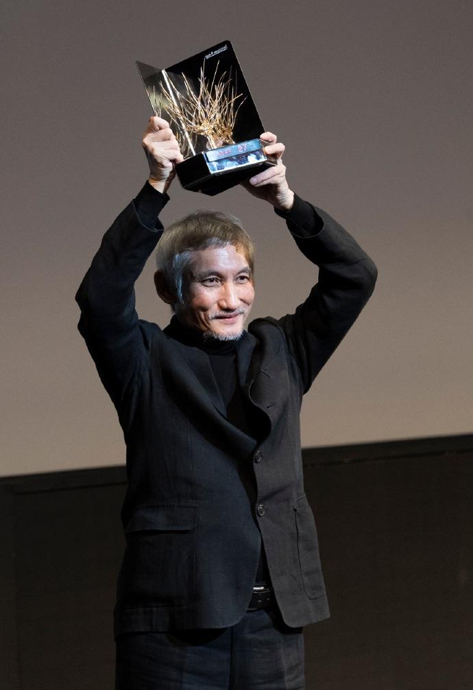 上周才拿過金像獎終身成就獎的徐克,一星期內第二度再獲終身成就獎。