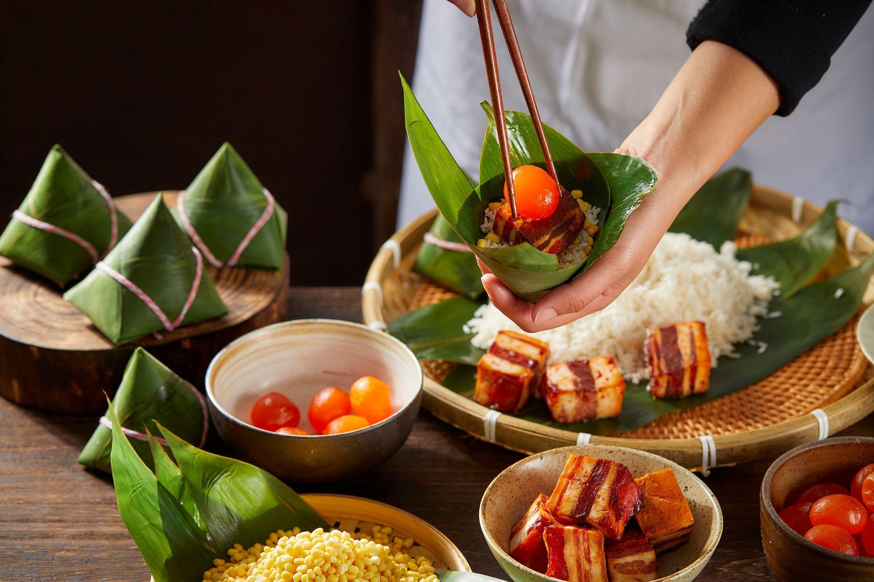 嶺南黑毛豬肉粽升級採用嶺南黑毛豬,配搭瑤柱、鹹蛋黃、綠豆及糯米等。