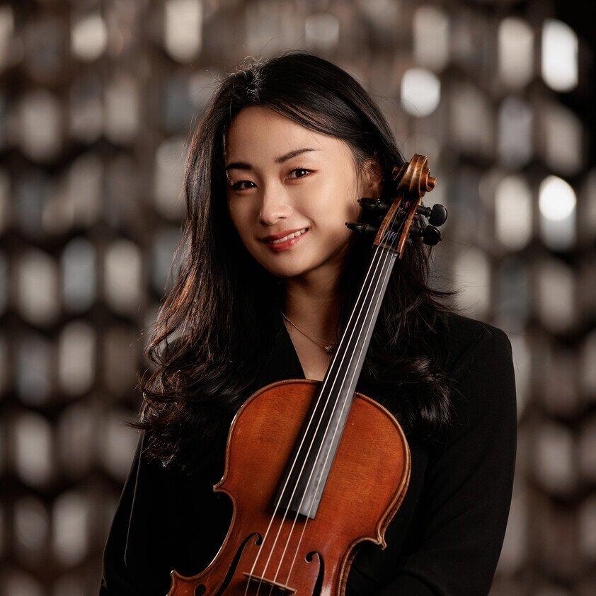 中提琴家李嘉黎。