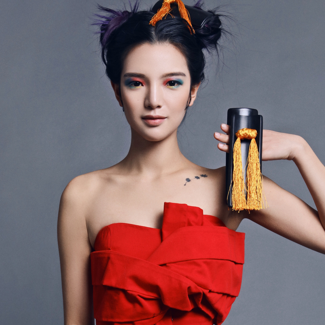 敲擊樂手榮辰初,飾演樂神。