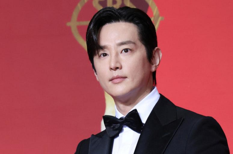 出道逾20年的權律,以演技稱著韓國影視界。