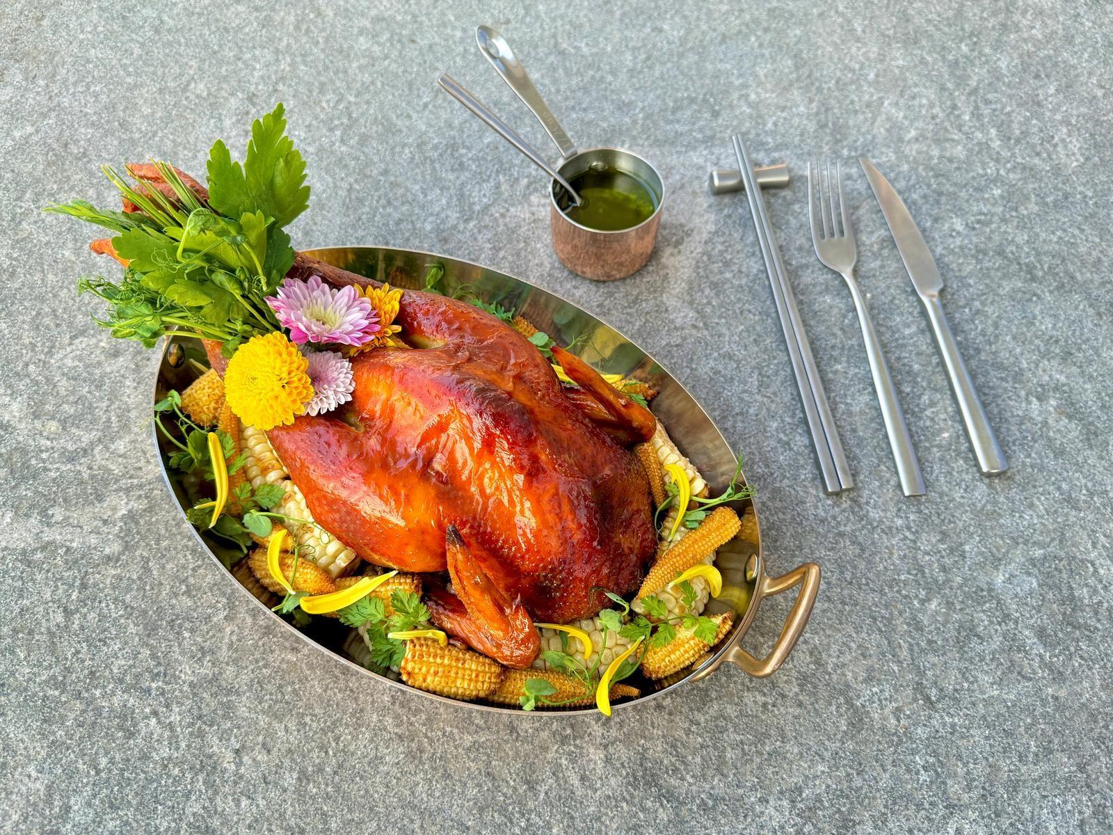 沐瀾招牌菜燒黃金走地雞配沙薑香草醬