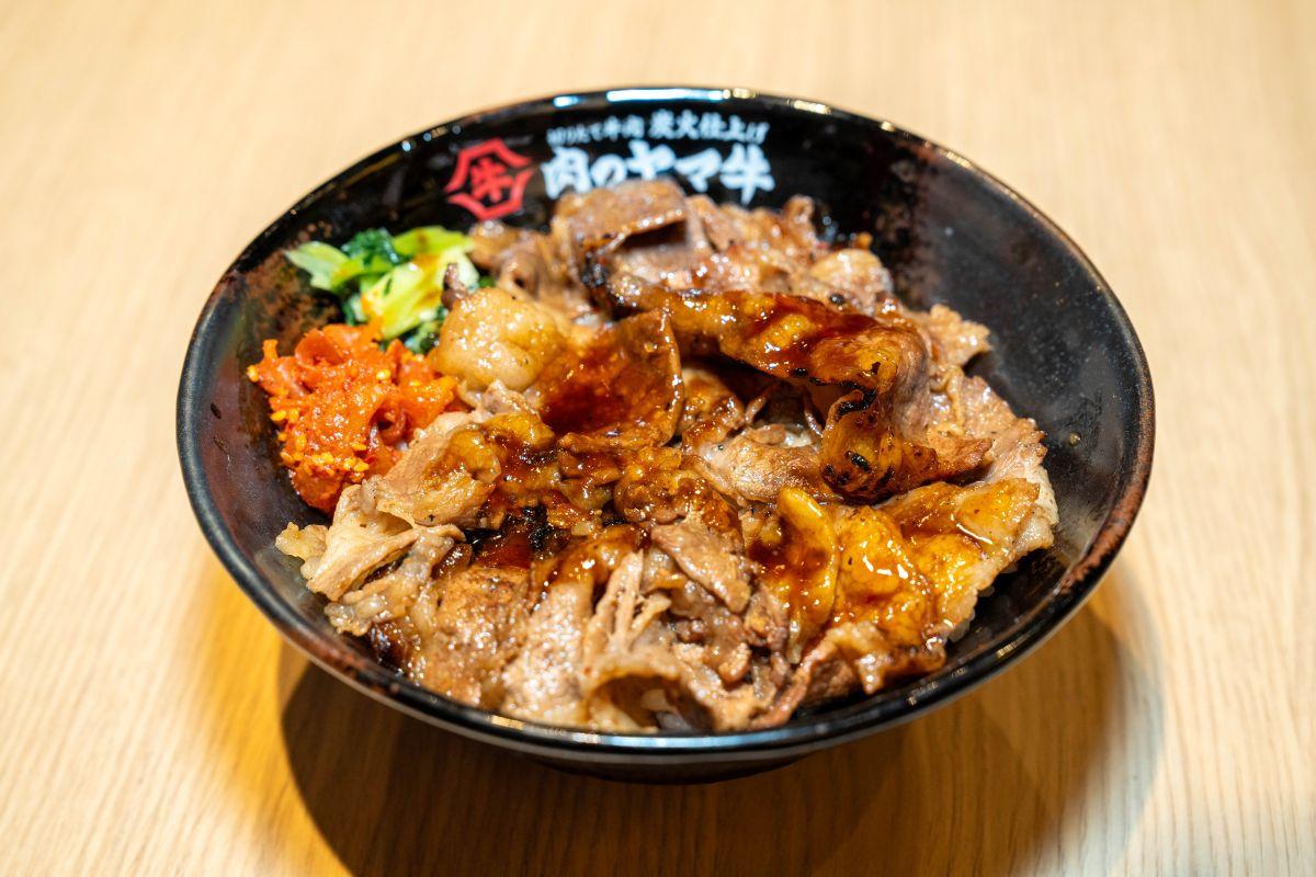 山牛炭火燒牛小排燒肉丼($40中)