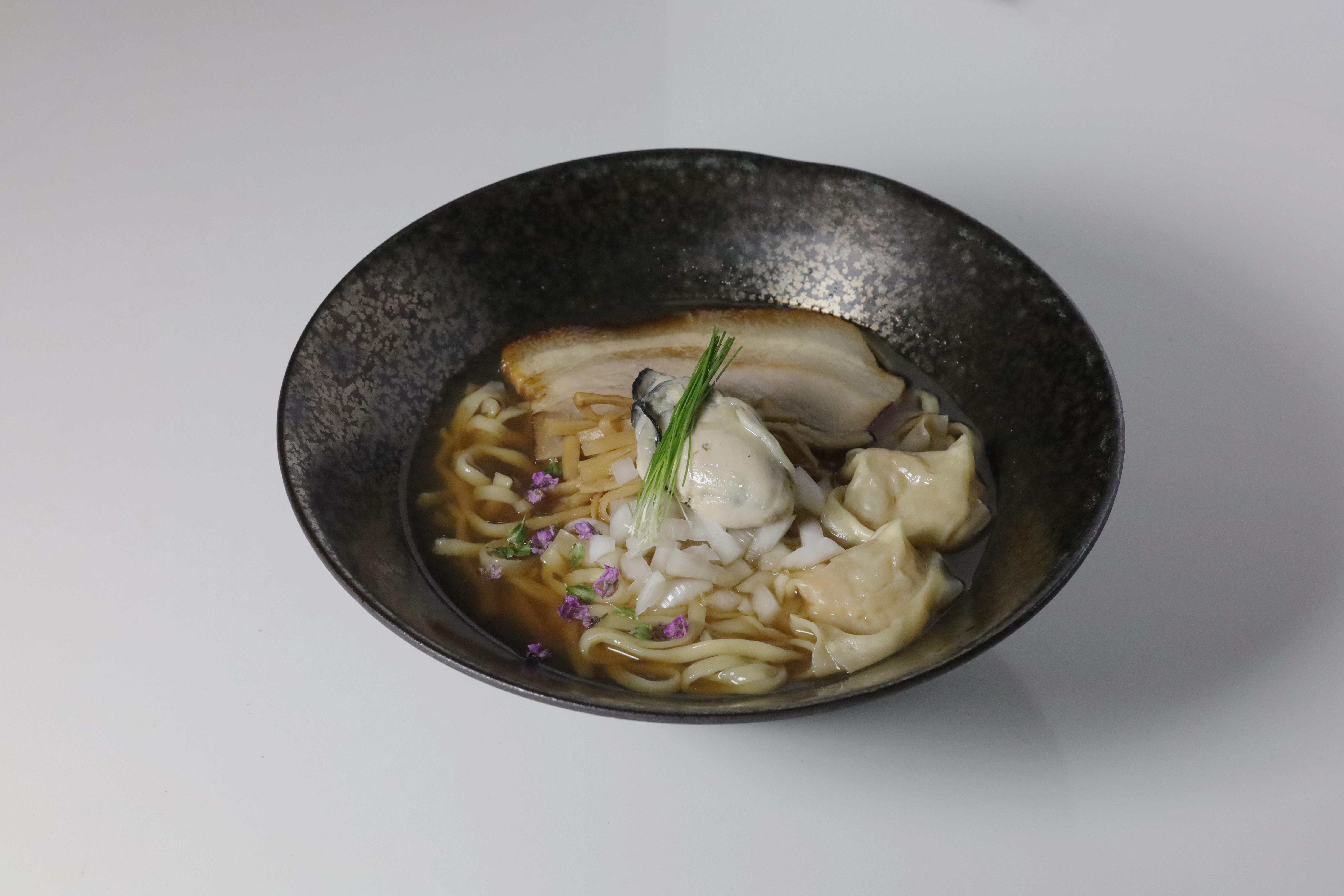 牡蠣清湯拉麵 「ikasu」($138)