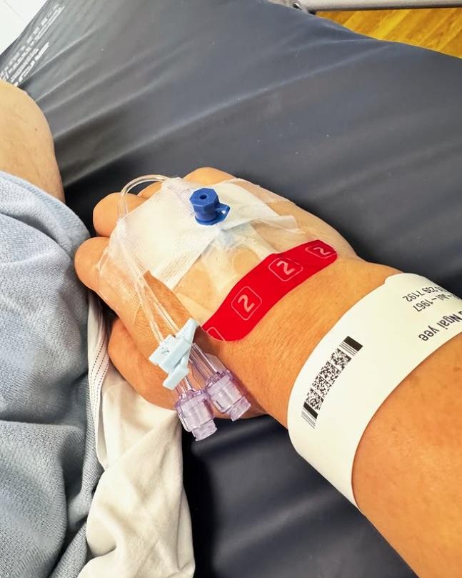王喜上載打點滴的照片。