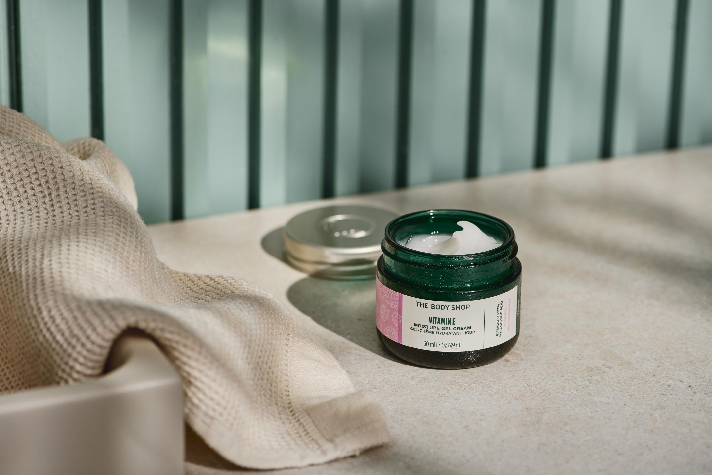 The Body Shop「維他命E系列」的王牌補濕日霜,蘊含天然透明質酸,能提升補濕效能,效果持久。