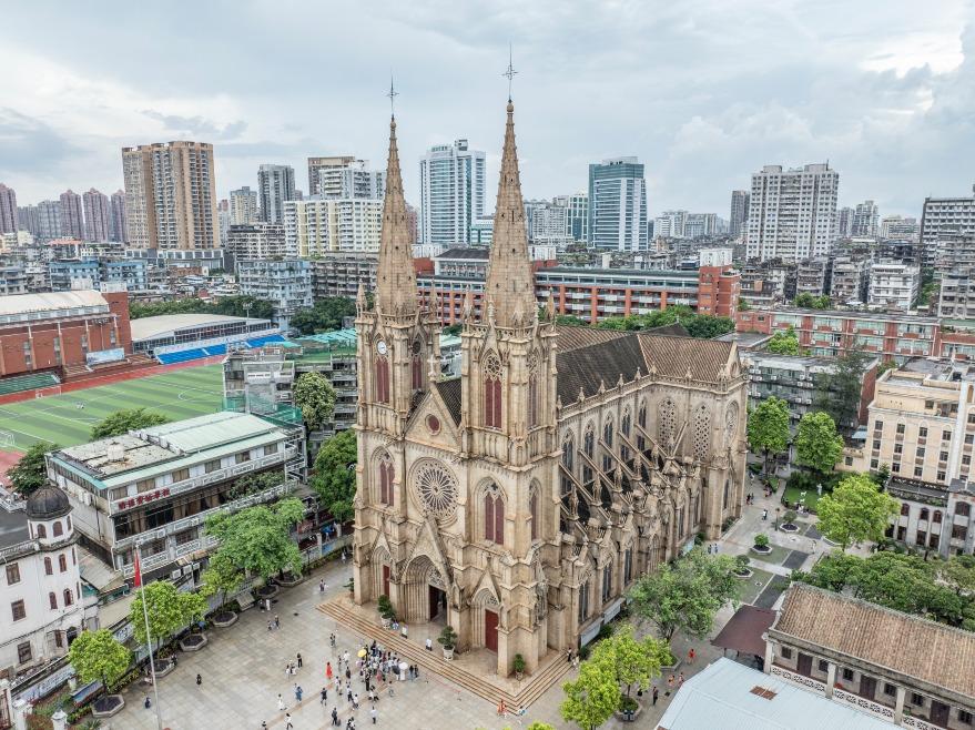 位於廣州的石室聖心大教堂,是全球僅有的4座全石結構的哥德式教堂。(圖片來源:視覺中國)