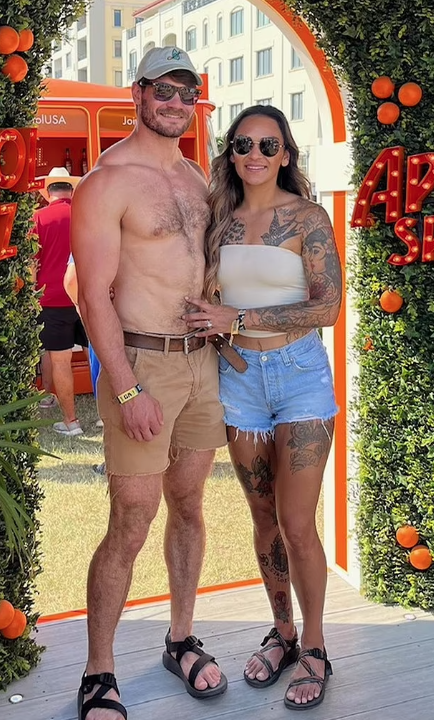 伊莎貝與丈夫科爾斯。(互聯網)