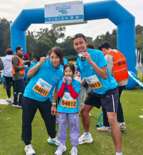 夫妻與長女陳瑤。(攝自姚潔貞IG)