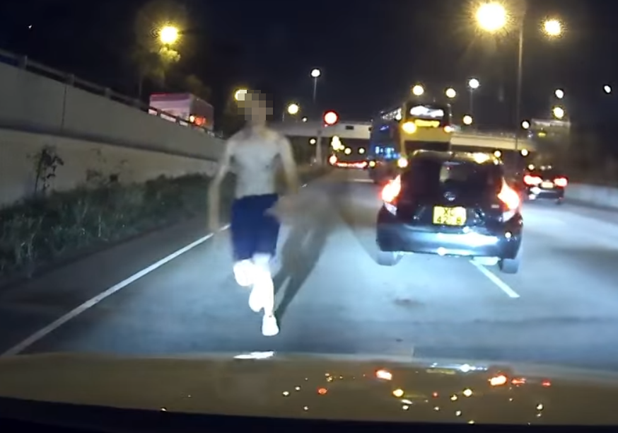 有網民上載一條事件發生前的車Cam影片,赤膊男在公路截停一輛私家車,打開前座乘客位車門後向車內人士說話,其後有人關上車門,司機開車駛走。尾隨該私家車的車Cam拍下情況。赤膊男奔向其車,並拍車身問「去唔去元朗,去唔去元朗」,隨後更大喝「元朗呀!元朗呀!」期間車上有人叫「你做乜嘢呀!」,另有人重複說「唔好理佢!」司機即開車離開。(車cam L(香港群組)FB)