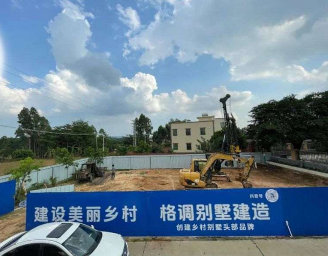 全紅嬋老家蓋40坪別墅,施工現場已圍起鐵皮。(圖/翻攝極目新聞)