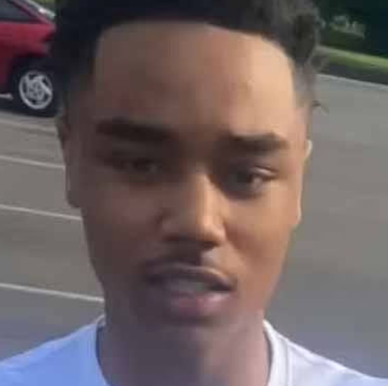 18歲的瑞安·辛頓(Ryan Hinton)在與警方的對峙中遭到擊斃。