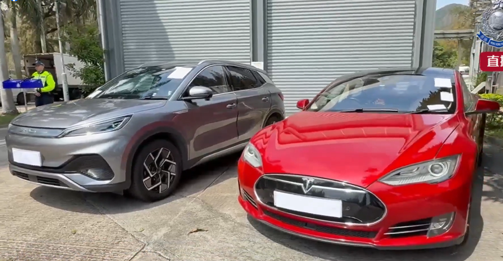 新界南總區交通部打擊「白牌車」。