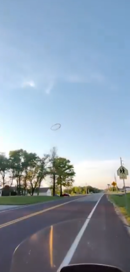 美國小鎮上空驚現「黑色怪圈」 緩緩旋轉嚇窒居民