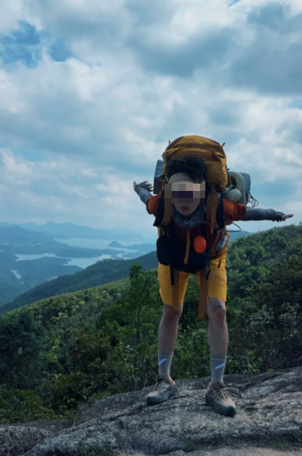 這名移走標距柱的遊客來自河南,並在小紅書徵求同伴於4月全走麥徑。