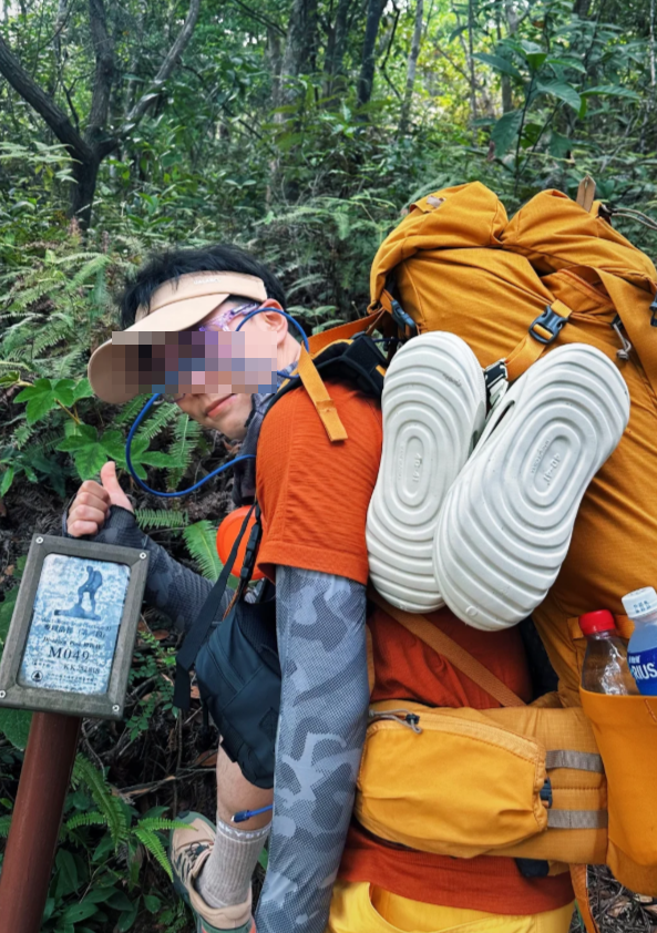 這名移走標距柱的遊客來自河南,並在小紅書徵求同伴於4月全走麥徑。