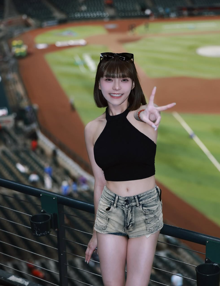 李芷霖(IG@leelin0)