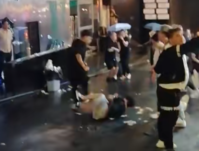 張憙延涉蘭桂坊的毆鬥。(小紅書截圖)