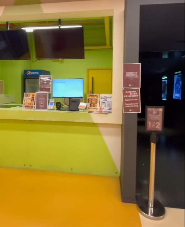 有網民在筲箕灣發現一間「無人戲院」,並指全程沒有職員駐場。(Threads圖片)