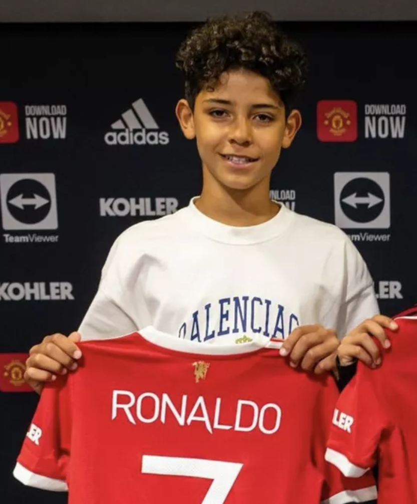 年僅14歲的小C朗一直跟隨爸爸生活,曾於祖雲達斯、曼聯青年軍受訓,現時效力艾納斯青年軍。