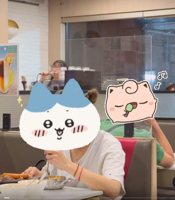 有食客發現荔枝角一間茶餐廳有歌唱表演,一名女子於現場開咪高歌,當時有多名食客用餐。(Threads)