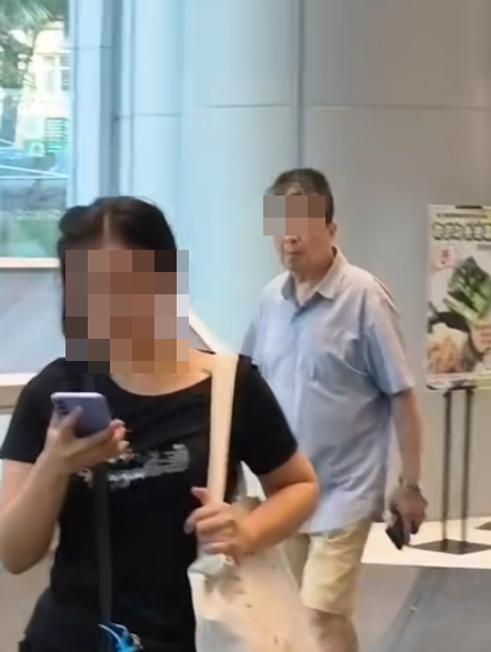 有女街坊上周三(14日)於facebook發帖並上載影片,指在新都城二期商場往街市的扶手電梯,連續兩次目睹一名中年男子做出異常舉止(將軍澳主場FB截圖)