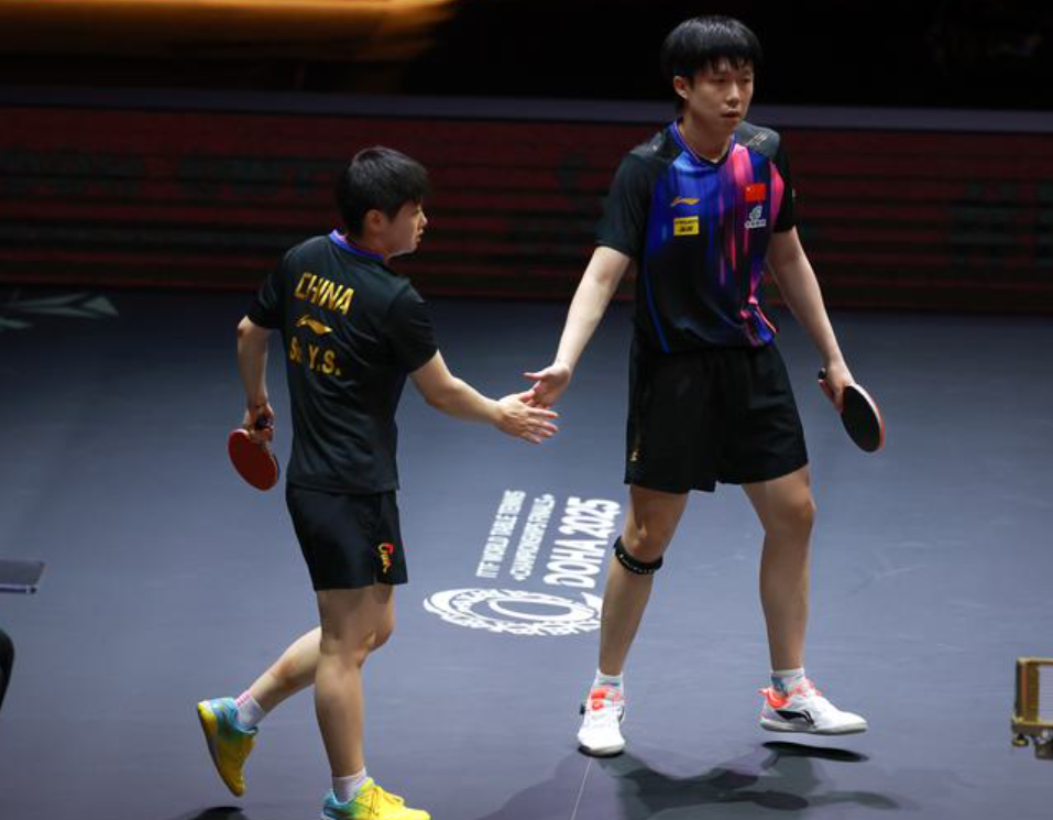 王楚欽與孫穎莎在世錦賽混雙率先晉身8強。(新華社)