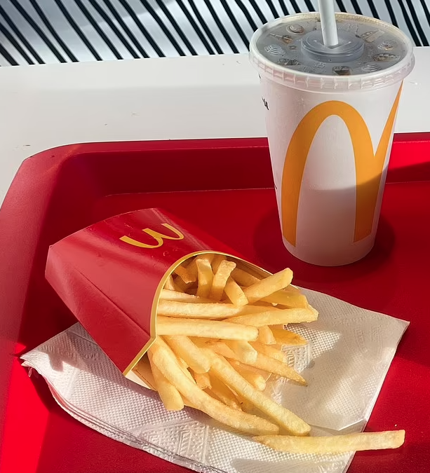 「麥當勞偏頭痛套餐」是指可樂+薯條。(互聯網)