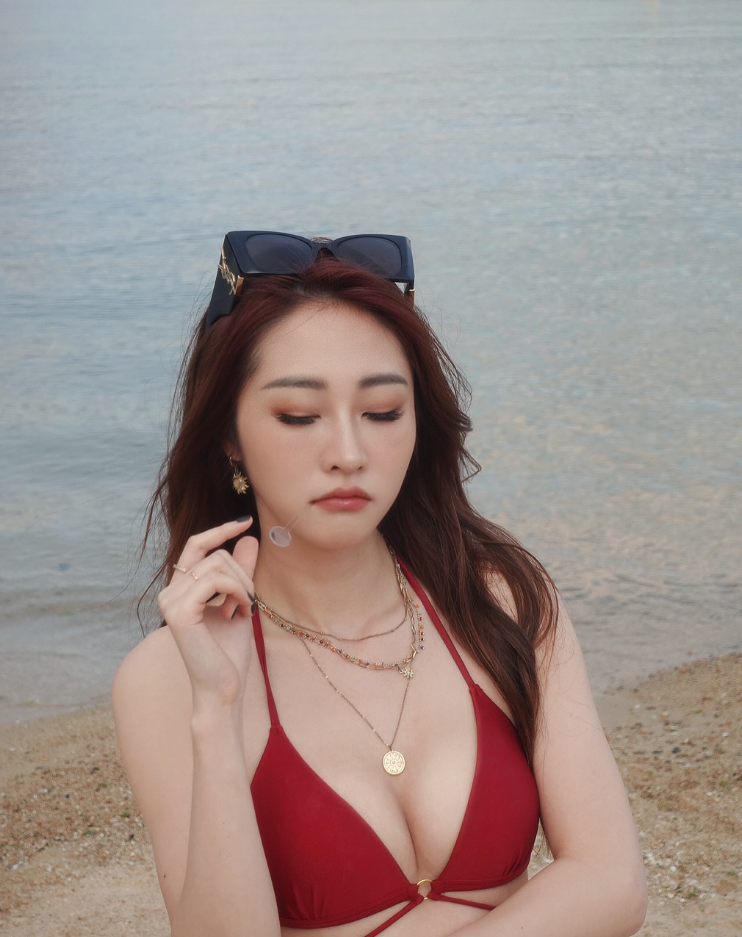 陳曉彤擁有極高的音樂造詣,她早年在加拿大卑詩大學修讀音樂碩士。(陳曉彤IG@cht.cindy)