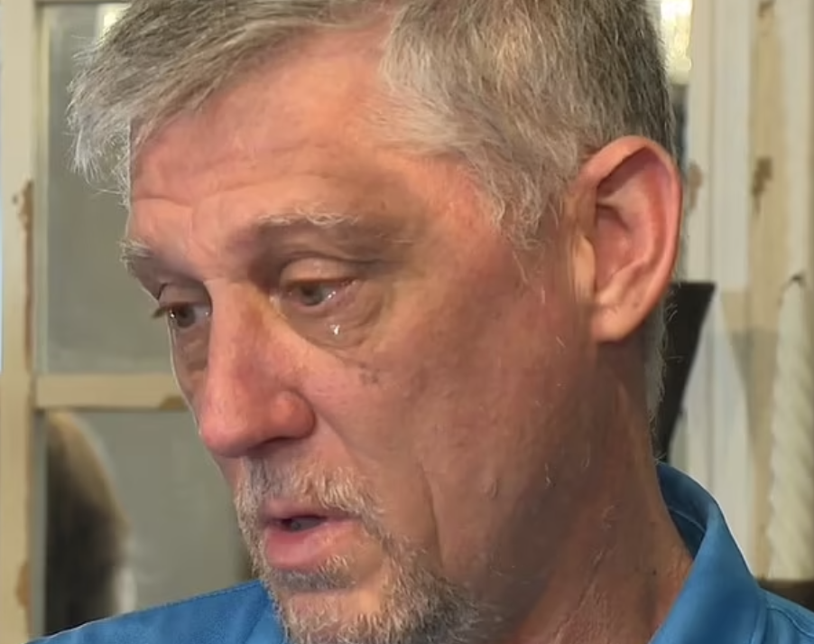 金格斯基老父傷心落淚。(互聯網)