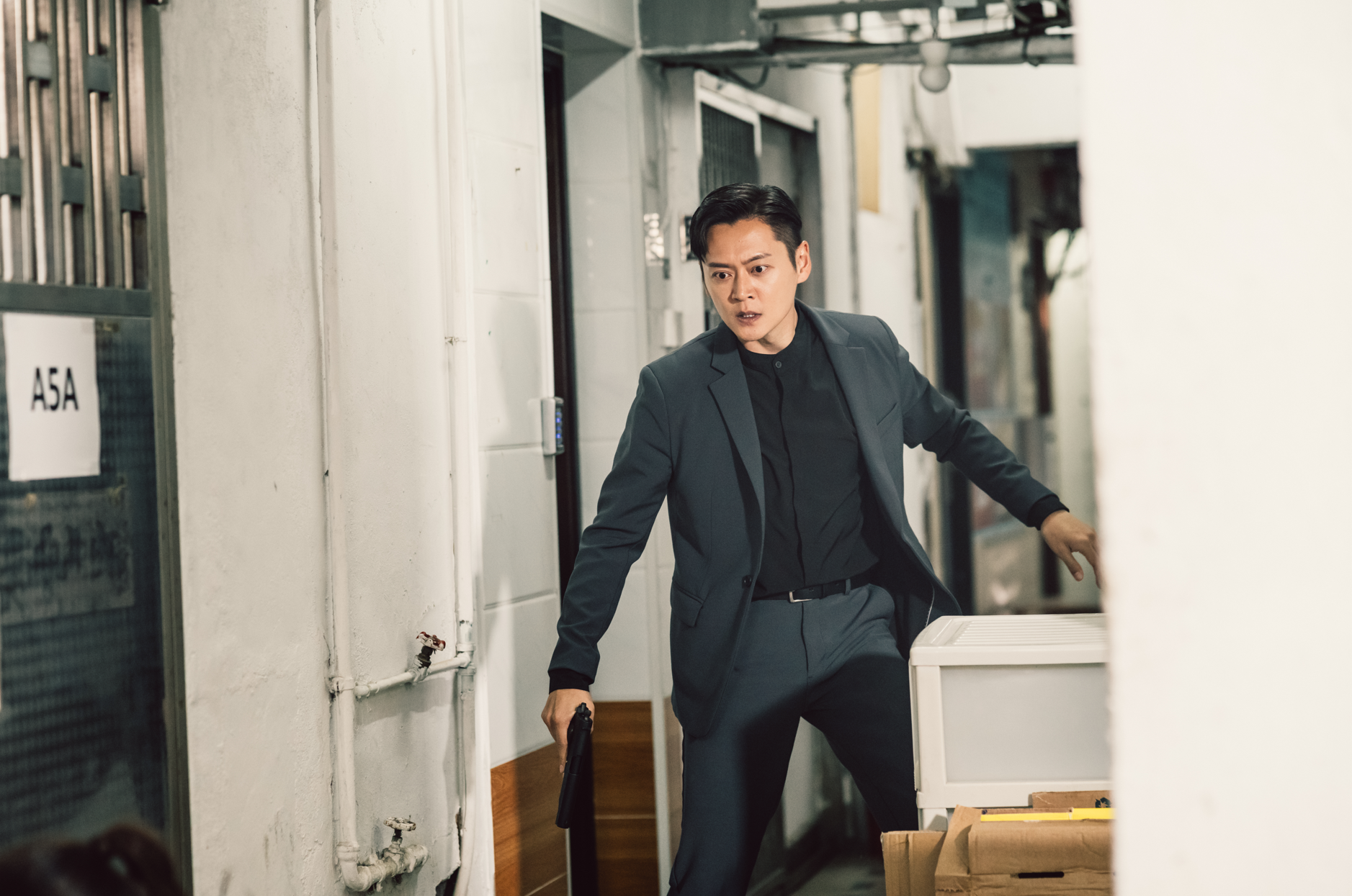 張振朗在《反黑英雄》中飾演亦正亦邪的臥底警察徐國賢