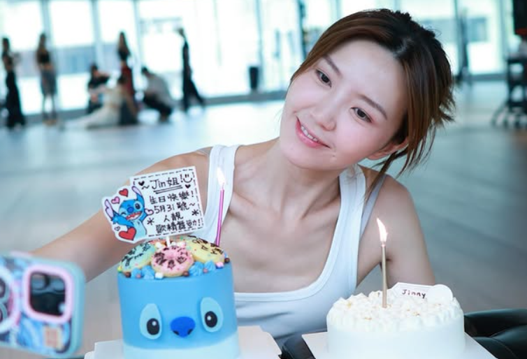 吳若希排舞室慶祝其33歲生日。