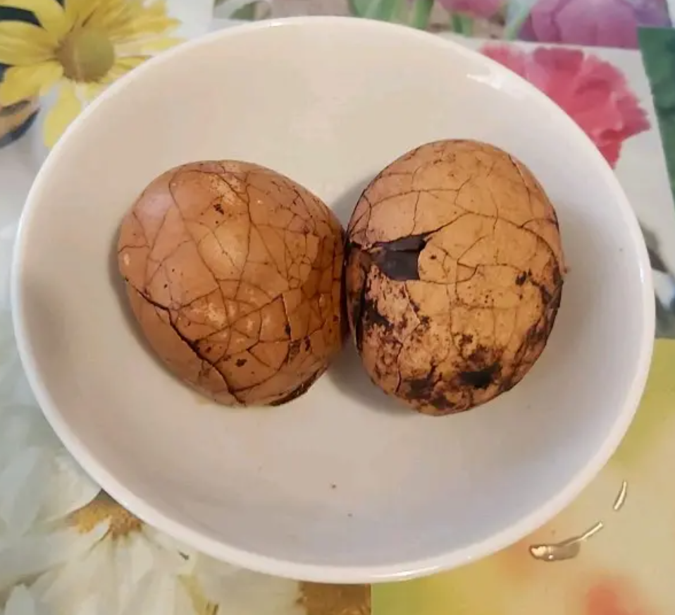 位於鴨脷洲、65年歷史的老字號「周家園涼茶」將於6月底結業告別街坊。該店的涼茶、茶葉蛋、龜苓膏等受街坊追捧。(網上圖片)