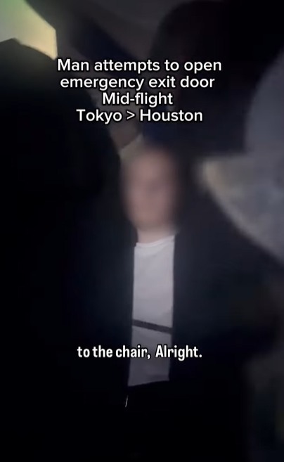 全日空客機東京飛美國 男子半空圖打開艙門