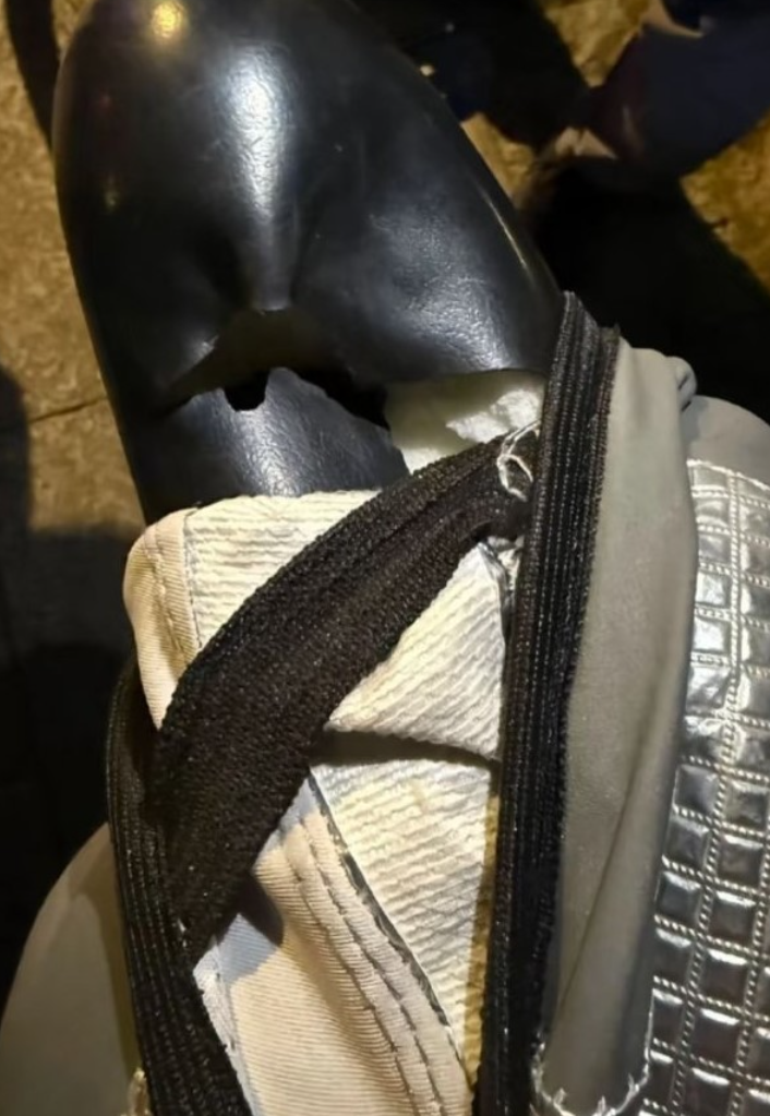 女網民在社交平台發文稱,自己深夜騎行哈囉共享單車時,察覺車座異常隆起,打開後竟發現藏有震動型成人用品。她表示,將物品取出後仍繼續騎車回家,但途中該物品突然開始震動,嚇得她回家後立即通知丈夫並將該物棄置。