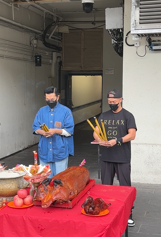 古天樂現身切燒豬,更向在場人士揮手。