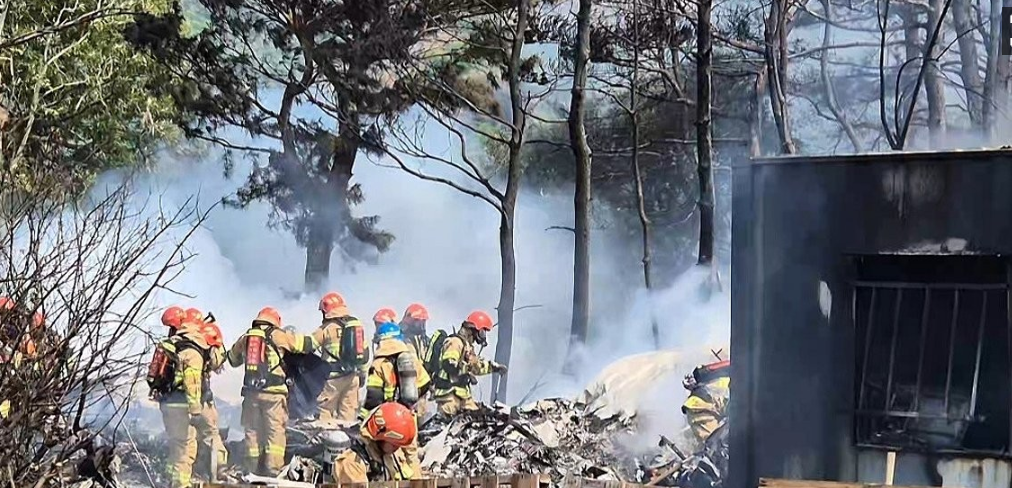 南韓海軍一架海上巡邏機在慶尚北道浦項市南區的山頭墜毀(韓聯社)