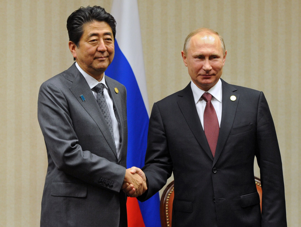 安倍晉三出任日本首相期間,曾與普京多次會談。(資料圖片)