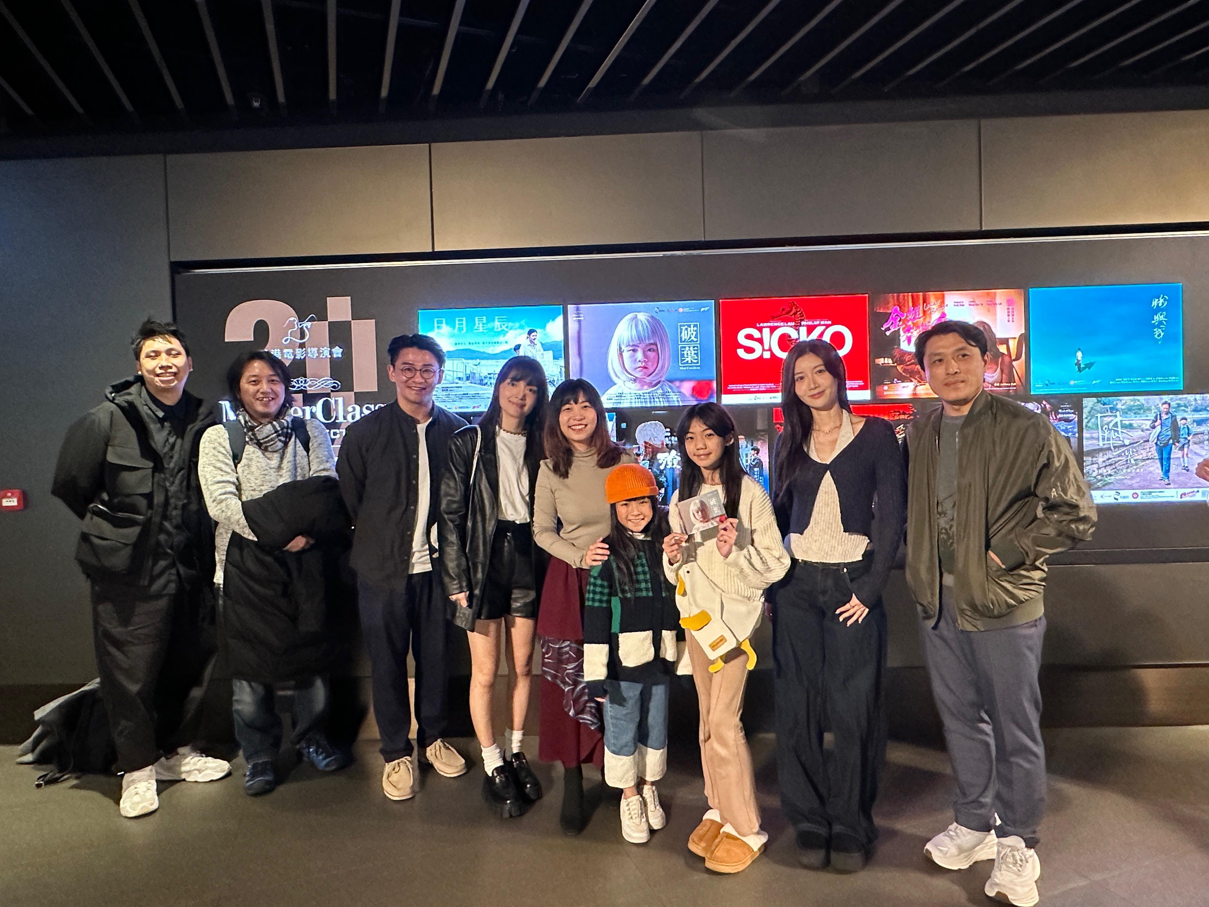 陳苡臻與短片台前幕後出席在圓方戲院舉行的畢業放映。