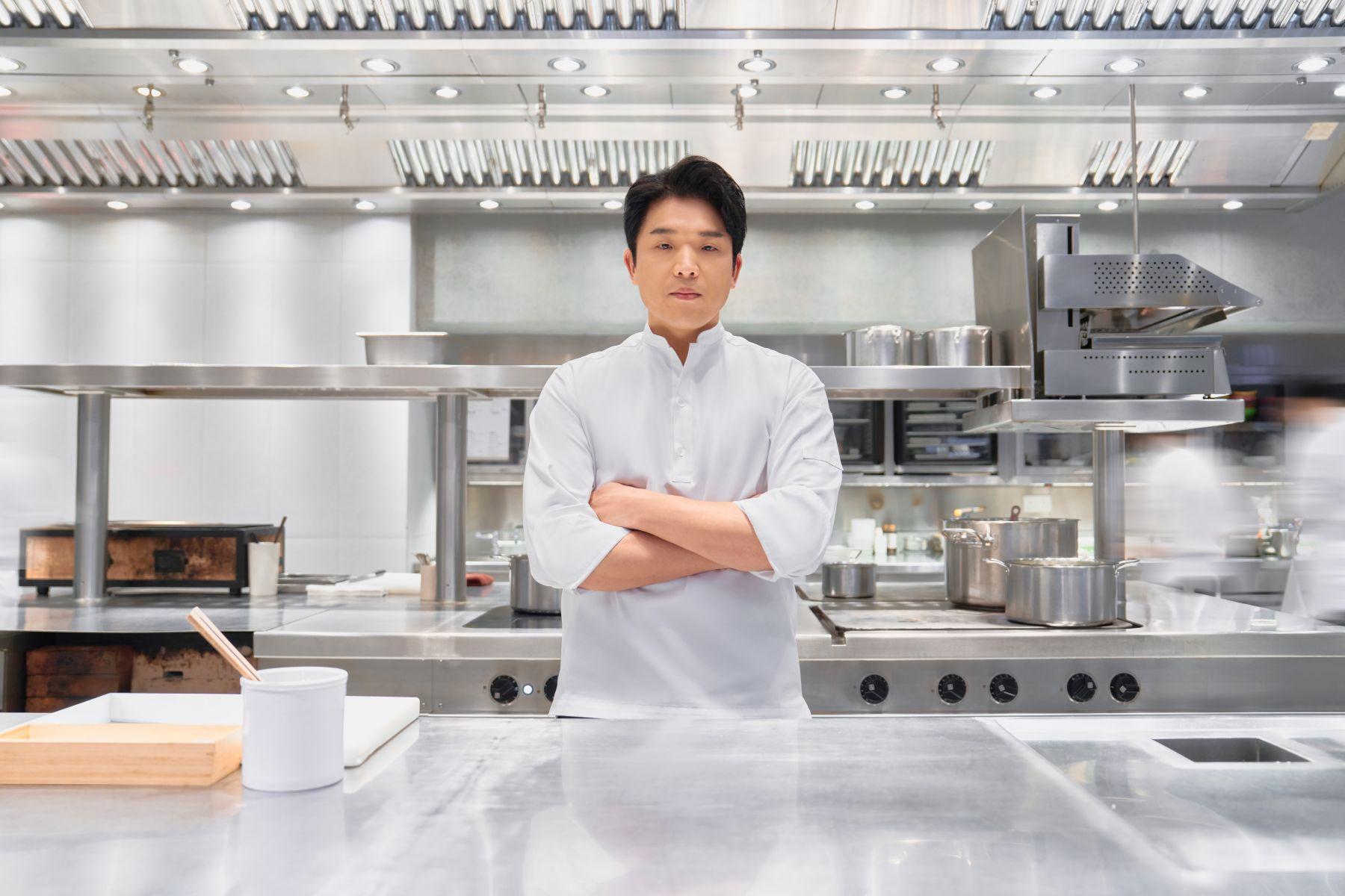 韓國星級主廚安成宰將於《最紅大廚》電視節目內,與八強大廚交流烹飪心得。