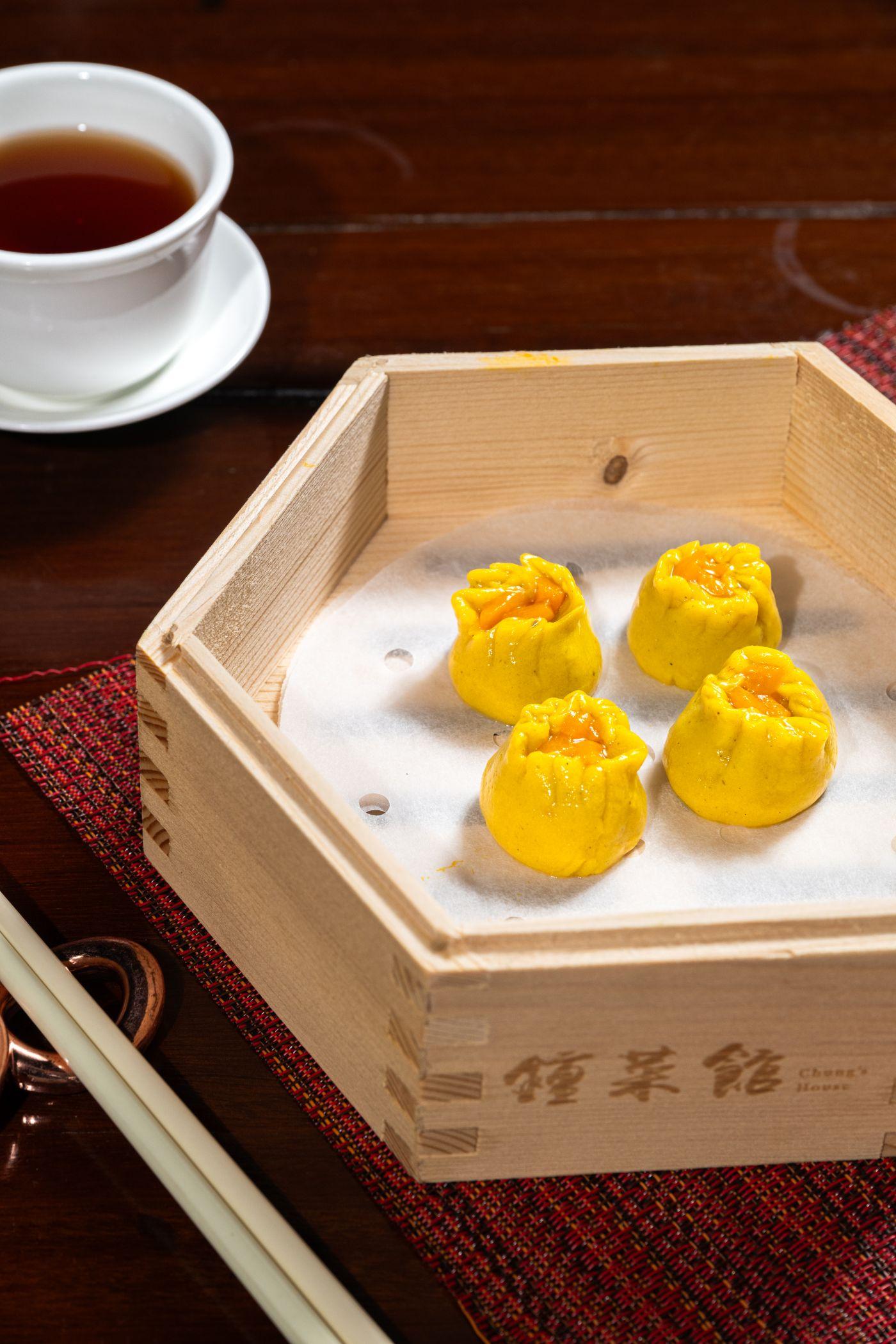 鮮蝦燒賣皇$60(精緻軟餐)將原粒招牌燒賣皇按軟餐要求打成糊狀,再加入軟餐酵素粉加熱及固形,呈現食物原貌,保留鮮蝦燒賣皇的美味,亦易於進食。