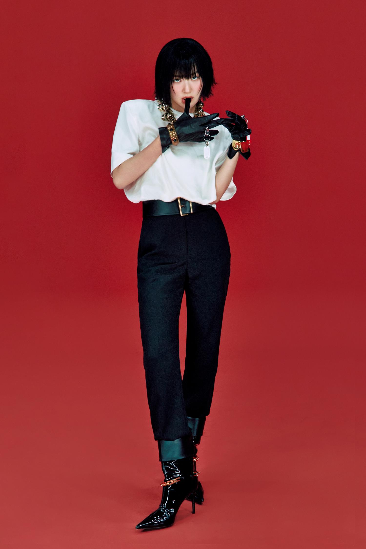 Irene在去年推出《Like A Flower》,今年與Seulgi組小分隊舉行巡演。