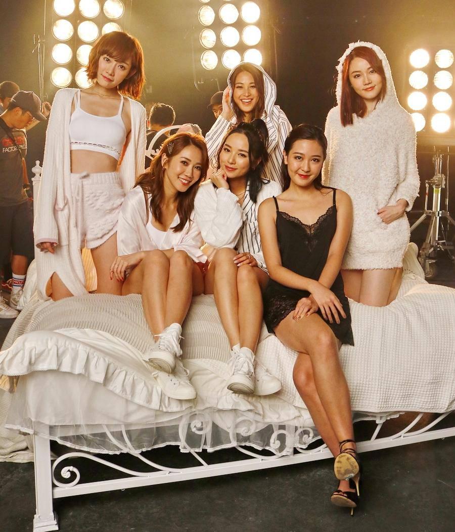 有指Super Girls於2018年拆夥各自單飛與陳考威有關。