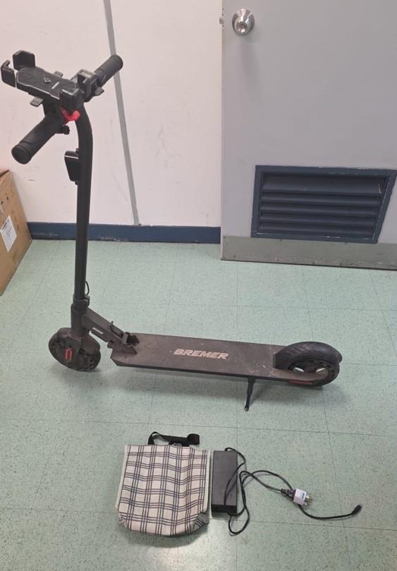 警方打擊非法駕駛電動可移動工具,包括電動滑板車、電動單車及電動三輪車。(警方圖片)