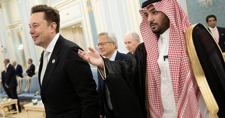 馬斯克、黃仁勳。(X)