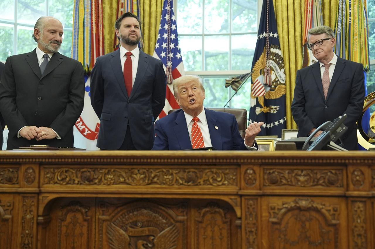 特朗普關稅戰,美國取消英國鋼鋁關稅,汽車關稅降至10%。(AP)