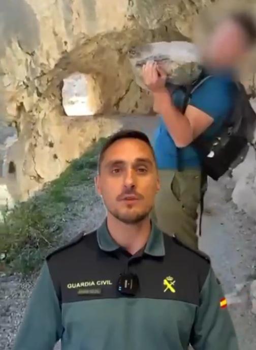 警衛隊:這舉動或對行人、動物造成生命危險。(X)