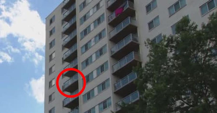 2歲幼童從15樓家中的露台墮樓,據指掉到樓下廣場中的一叢灌木裡。(X)