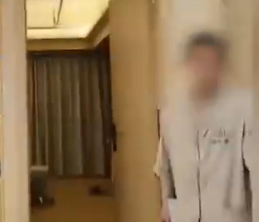 事主當場質問,男按摩師說其宮寒,乳腺不好。(微博)