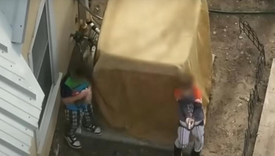 警方指出,男童當時試圖扣下扳機,但手槍卡彈。(X)